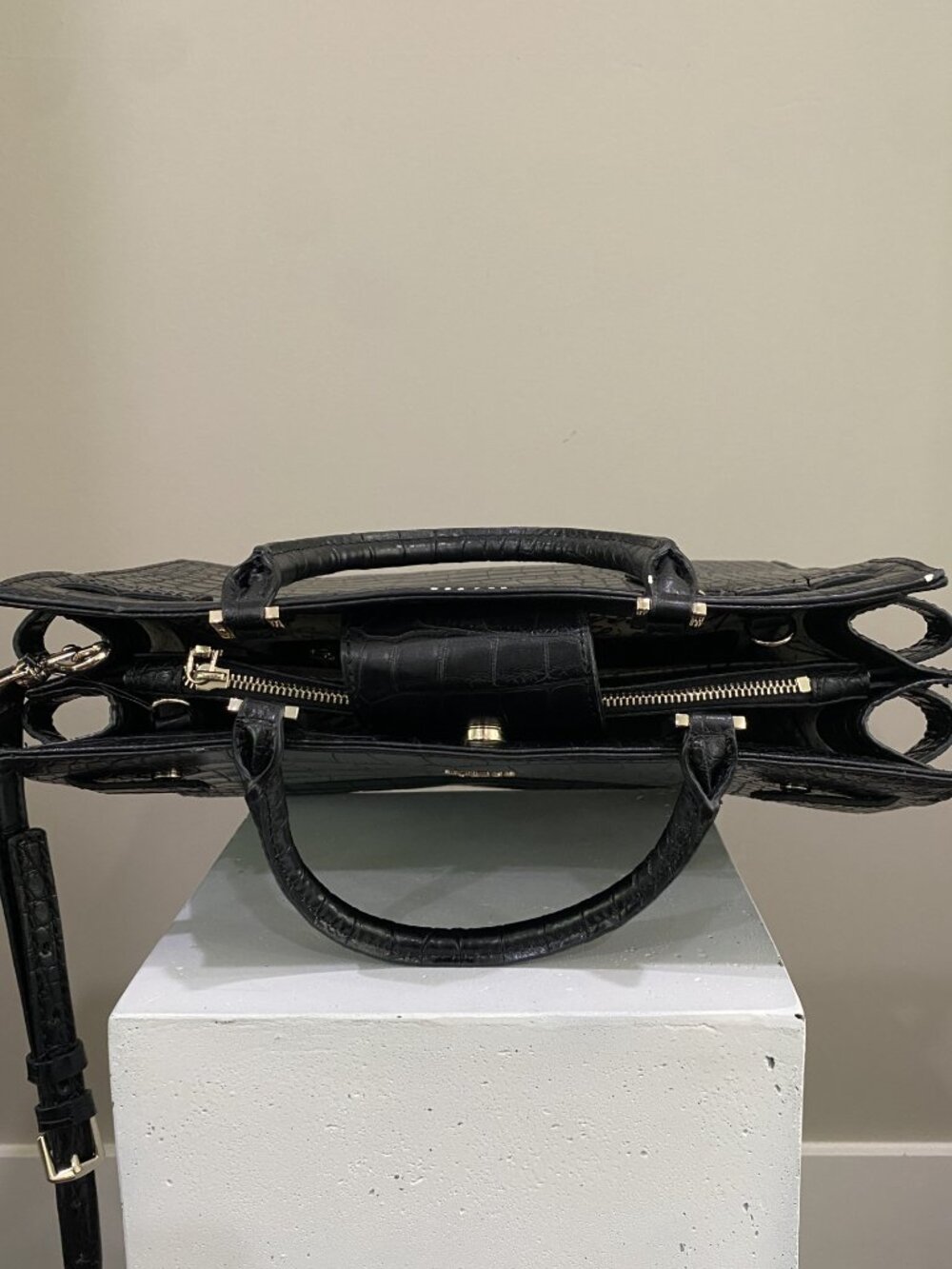 GUESS CATE SATCHEL - Picture 7 of 15